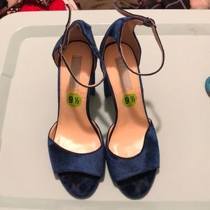 Suede Navy blue Betsy Johnson chunky heel